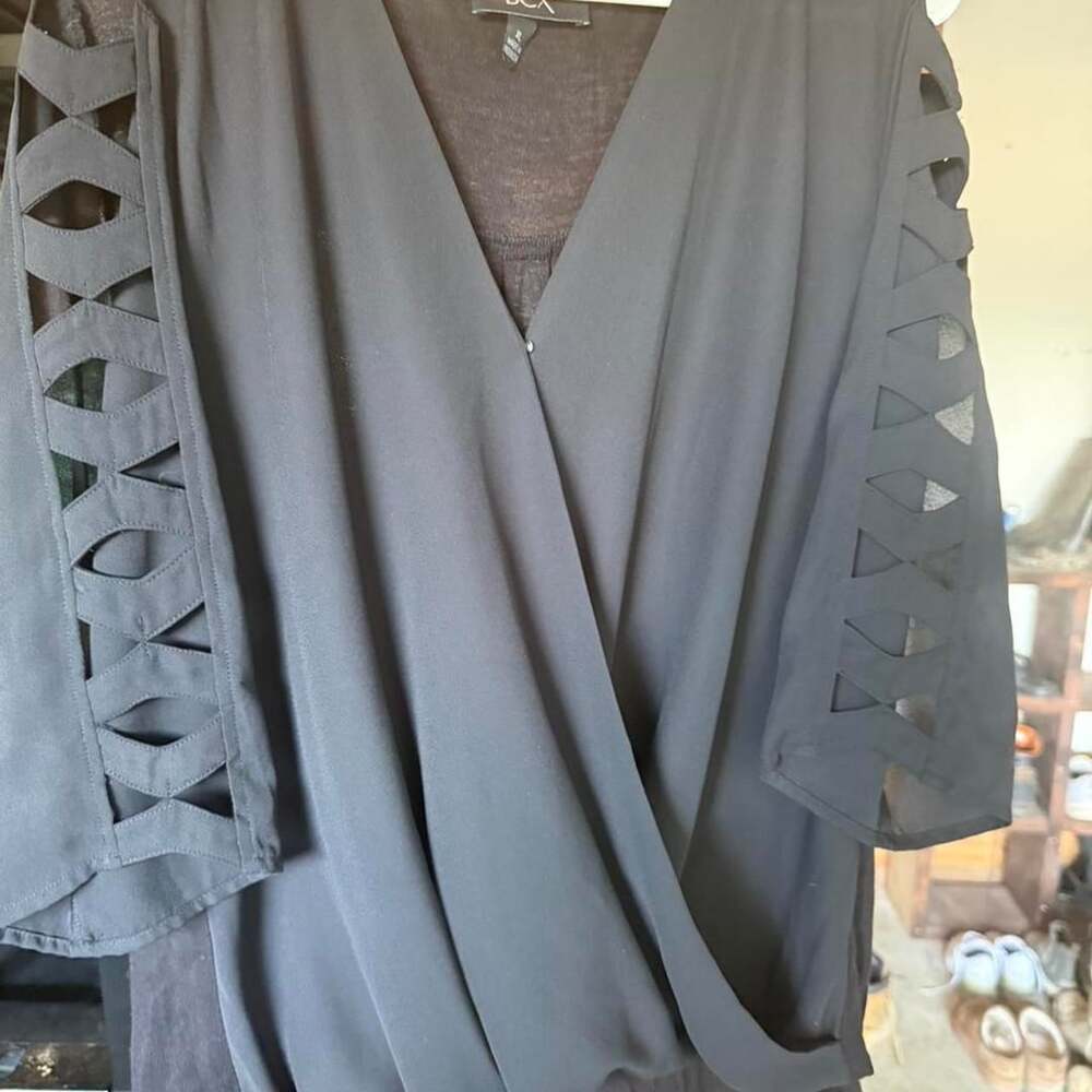 BCX Black Cut Out Sleeve Blouse Size XL V-Neck